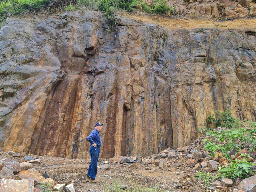 All Rock Retaining Walls